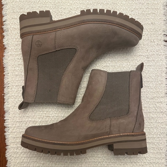 Timberland Women's Courmayeur Valley Chelsea Boot - Picture 5 of 10